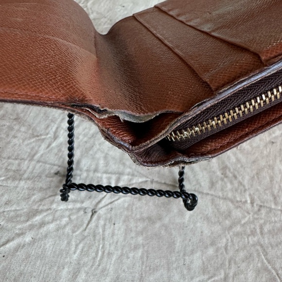 LOUIS VUITTON MONOGRAM LARGE ZIP WALLET - Picture 6 of 10